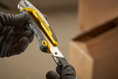 STANLEY FMHT10594-0 FATMAX FMHT10594-0 NÓŻ ZE ZINTEGROWANYM SYSTEMEM ŁAMANIA OSTRZA I BLOKADĄ SLIDE LOCK