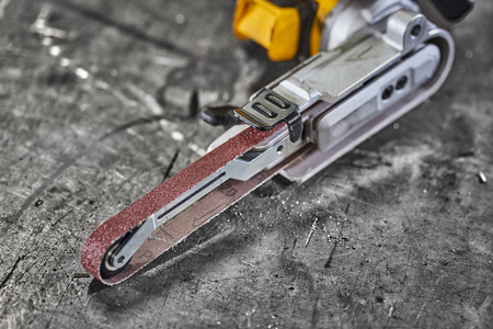 DeWALT DCM200N KOMPAKTOWY PILNIK TAŚMOWY 455x13mm 18V XR