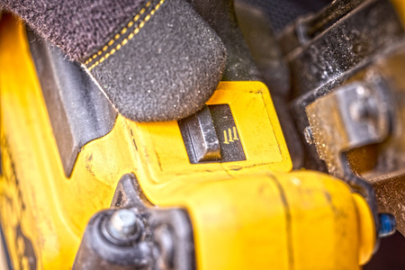 DeWALT DCN930P2 GWOŹDZIARKA 50-90 mm XR Li-Ion 18V 5Ah