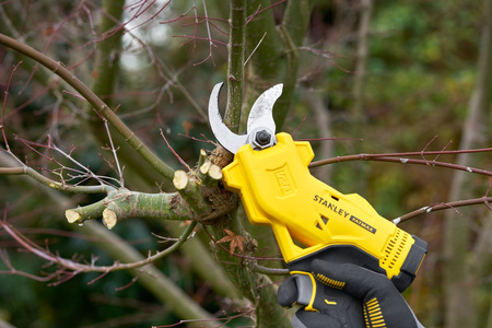 STANLEY FATMAX SFMCPP32M1 SEKATOR AKUMULATOROWY 18V V20 + 4Ah