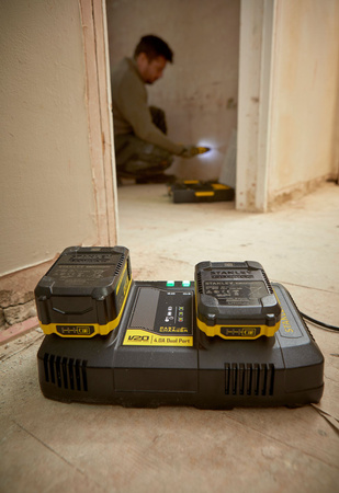 STANLEY FATMAX SFMCB24 DWUGNIAZDOWA ŁADOWARKA 4.0A