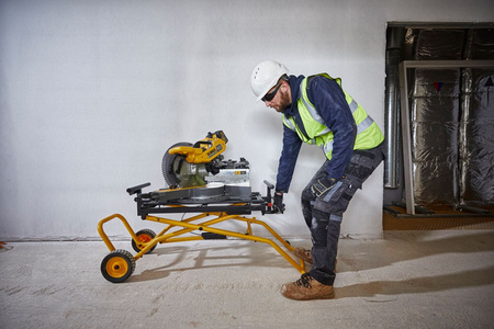 DEWALT DE7260 MOBILNY STÓŁ ROBOCZY DO PILARKI UKOSOWEJ
