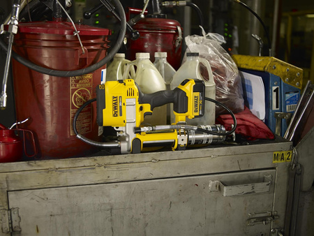 DeWALT DCGG571NK SMAROWNICA 400g 18V XR + WALIZKA