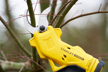 STANLEY FATMAX SFMCPP32M1 SEKATOR AKUMULATOROWY 18V V20 + 4Ah