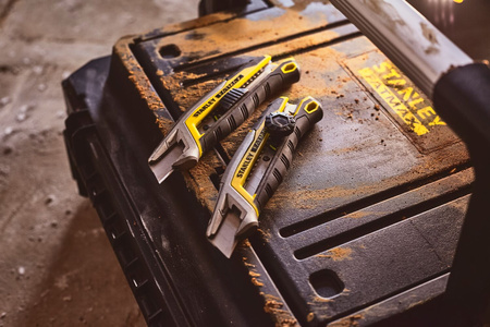 STANLEY FMHT10594-0 FATMAX FMHT10594-0 NÓŻ ZE ZINTEGROWANYM SYSTEMEM ŁAMANIA OSTRZA I BLOKADĄ SLIDE LOCK