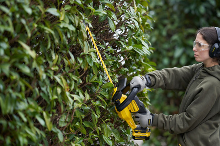 STANLEY SFMCHT855B NOŻYCE DO ŻYWOPŁOTU 55CM 18V SERIA V20 - BODY