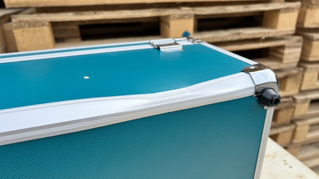 Makita hp457dwex4 wkrętarka 18v + 2x1,5ah + osprzęt - uszkodzona walizka!