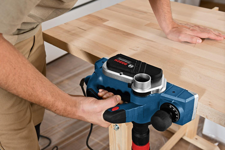 BOSCH GHO 26-82 D STRUG 710W 2,6mm + WALIZKA