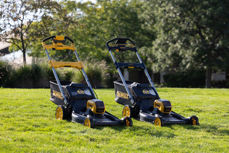 DeWALT DCMWSP156N AKUMULATOROWA KOSIARKA Z NAPĘDEM 53cm 2x18V