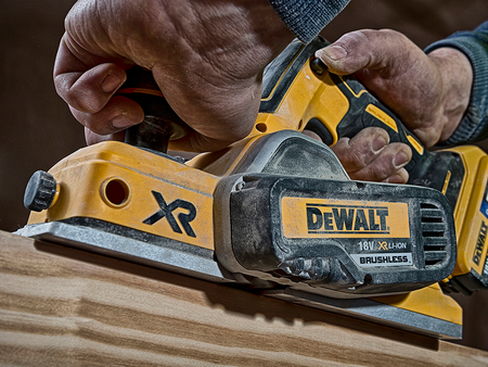 DeWALT DCP580P2 STRUG AKUMULATOROWY 18V + 2x5,0Ah + WALIZKA