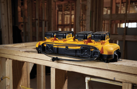 DeWALT DCB104 typ 2 ŁADOWARKA XR 8A - 4 PORTY FLEXVOLT