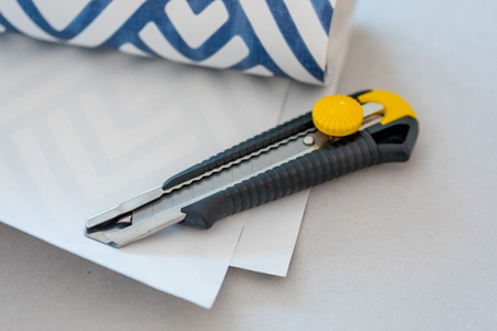 STANLEY 0-10-418 NÓŻ DYNAGRIP Z ŁAMANYM OSTRZEM