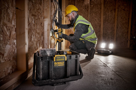 DeWALT DWST08061-1 SKRZYNIA NARZĘDZIOWA Z OŚWIETLENIEM ToughSystem 2.0