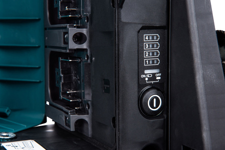 MAKITA PDC01 191A59-5 PRZENOŚNA JEDNOSTKA ZASILAJĄCA PLECAK ZASILAJĄCY NA AKUMULATORY LI-ION + 2 ADAPTERY 18V I 2X18V