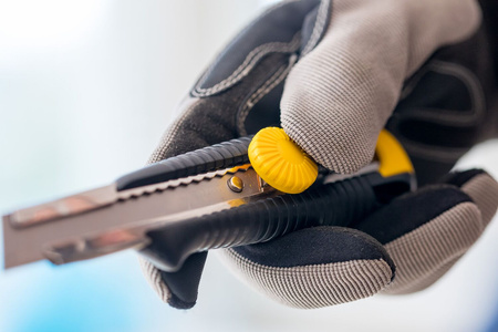 STANLEY 0-10-418 NÓŻ DYNAGRIP Z ŁAMANYM OSTRZEM