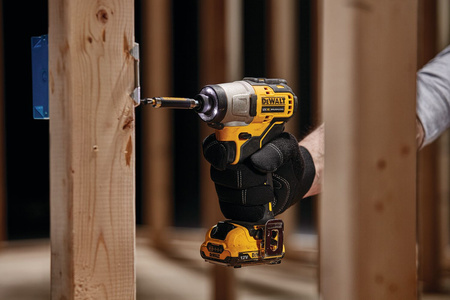 DeWALT DCF801D2 ZAKRĘTARKA UDAROWA + 2x2,0Ah + WALIZKA