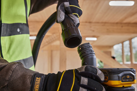 DeWALT DCW620NT BEZSZCZOTKOWA FREZARKA 18V 12MM