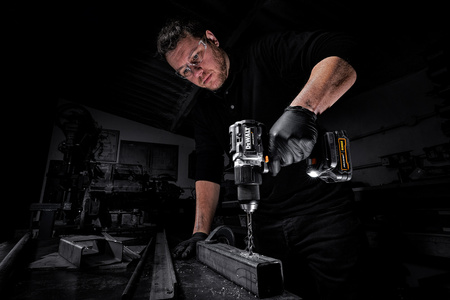 DeWALT MCLAREN DCD85ME2GT WKRĘTARKA 90Nm 2x1,7Ah POWERSTACK