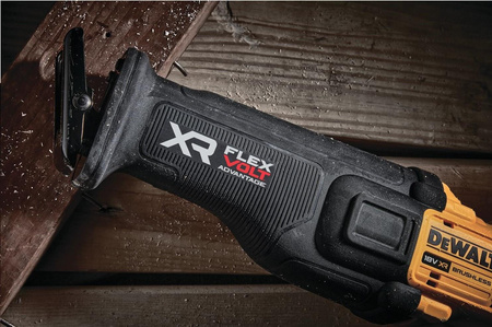 DeWALT DCS386H2T PIŁA SZABLASTA Z FLEXVOLT 18V 2x5,0Ah