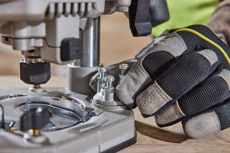 DeWALT DCW620NT BEZSZCZOTKOWA FREZARKA 18V 12MM