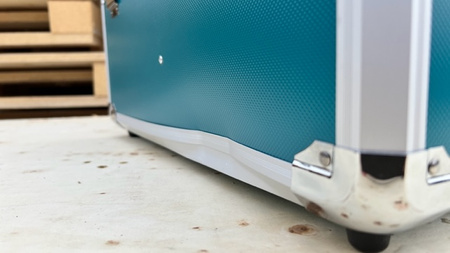 Makita hp457dwex4 wkrętarka 18v + 2x1,5ah + osprzęt - uszkodzona walizka!