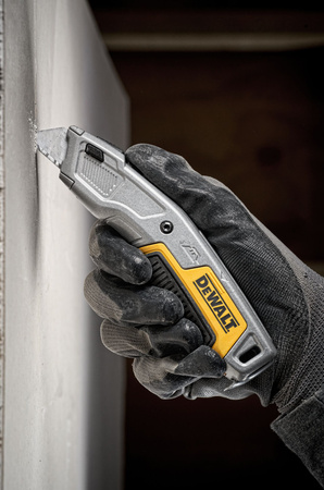 DeWALT DWHT10054-0 NÓŻ UNIWERSALNY Z WYSUWANYM OSTRZEM MAGAZYNEK NA 5 OSTRZY