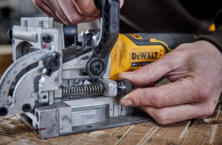 DeWALT DCW682NT FREZARKA DO WPUSTÓW TYP LAMELLO 18V