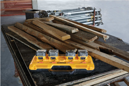 DeWALT DCB104 typ 2 ŁADOWARKA XR 8A - 4 PORTY FLEXVOLT