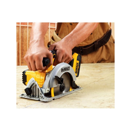 DeWALT DCS391NT AKU. PILARKA TARCZOWA XR 760W 18V
