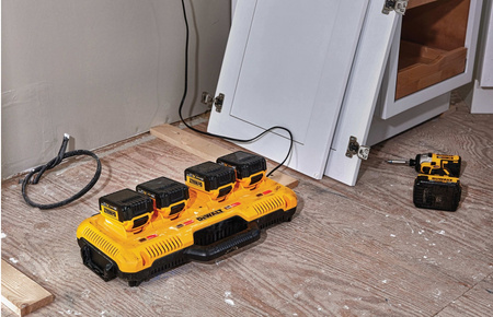 DeWALT DCB104 typ 2 ŁADOWARKA XR 8A - 4 PORTY FLEXVOLT
