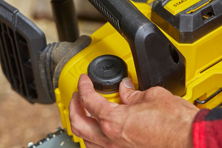 STANLEY SFMCCS630M1 PIŁA ŁAŃCUCHOWA AKUMULATOROWA 30CM V20 + 4.0AH + ŁADOWARKA