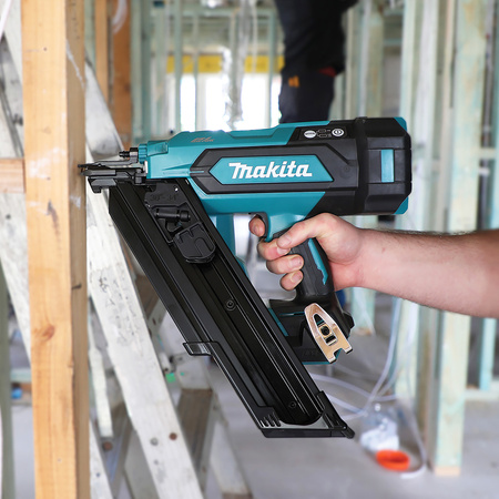 MAKITA DBN900ZK AKUMULATOROWA GWOŹDZIARKA LXT® – 18V 50-90 MM