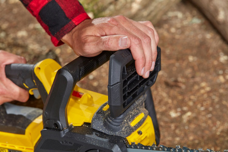 STANLEY SFMCCS630M1 PIŁA ŁAŃCUCHOWA AKUMULATOROWA 30CM V20 + 4.0AH + ŁADOWARKA