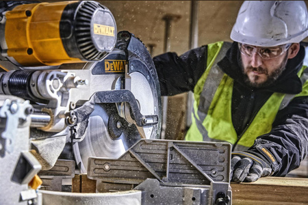 DeWALT DWS780 PILARKA UKOŚNICA 305mm XPS