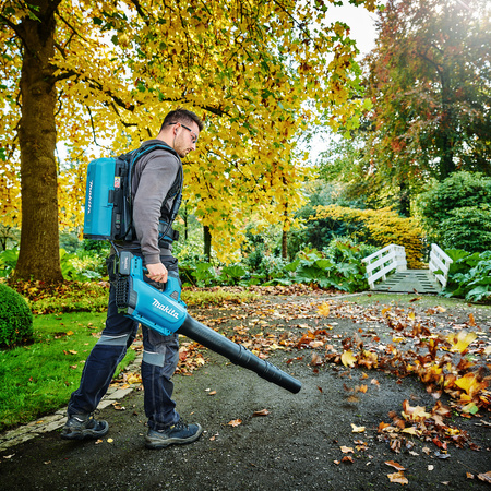 MAKITA PDC01 191A59-5 PRZENOŚNA JEDNOSTKA ZASILAJĄCA PLECAK ZASILAJĄCY NA AKUMULATORY LI-ION + 2 ADAPTERY 18V I 2X18V