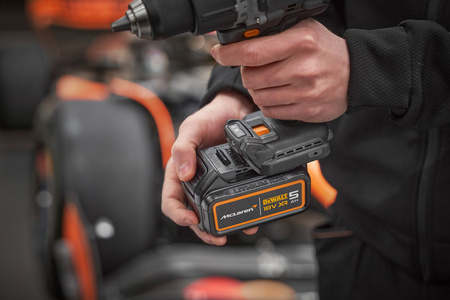 DeWALT MCLAREN DCD85MP2T WKRĘTARKA 90Nm 2x5Ah