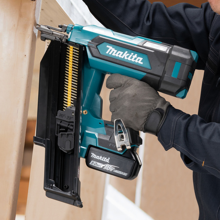 MAKITA DBN901ZK AKUMULATOROWA GWOŹDZIARKA LXT® – 18V 50-90 MM