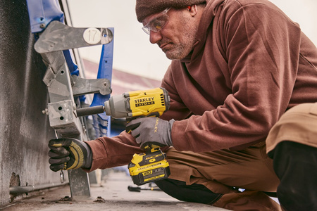 STANLEY FATMAX SFMCF940M1 KLUCZ UDAROWY 1/2" 949Nm V20 + 4Ah + ŁADOWARKA + TORBA