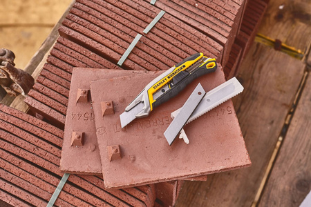 STANLEY FMHT10594-0 FATMAX FMHT10594-0 NÓŻ ZE ZINTEGROWANYM SYSTEMEM ŁAMANIA OSTRZA I BLOKADĄ SLIDE LOCK