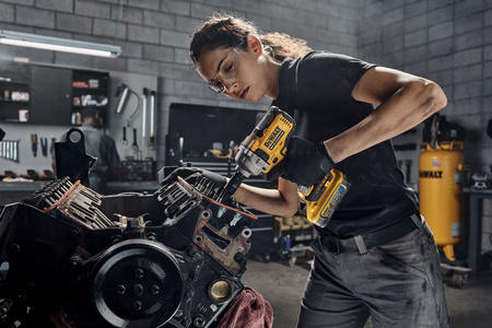 DeWALT DCF891H2T KLUCZ UDAROWY 1/2'' 812Nm 2x5,0Ah + WALIZKA