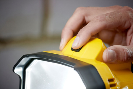 STANLEY FATMAX SFMCL030B LAMPA AKUMULATOROWA REFLEKTOR LED 18V 1850LM V20